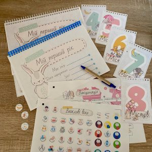 Календар „Мій перший рік“ макет із кроликом та слоником