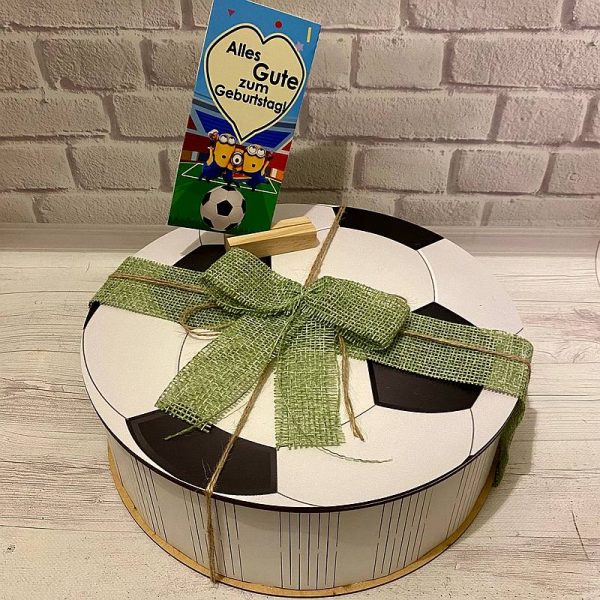 Ein Geschenk für Männer in einer Schachtel „Fußball“ 30 cm