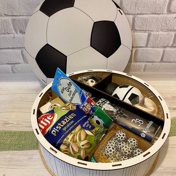 Ein Geschenk für Männer in einer Schachtel „Fußball“ 30 cm