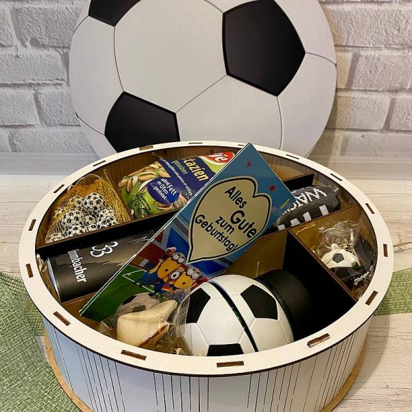 Ein Geschenk für Männer in einer Schachtel „Fußball“ 30 cm