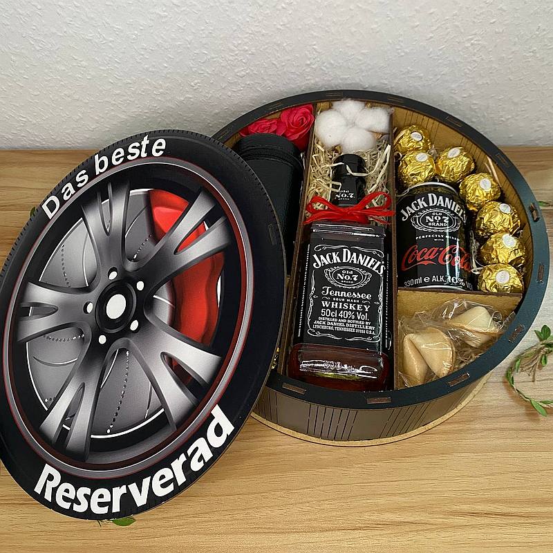 Die Kiste Das beste Reserverad №1 ist mit Geschenken gefüllt – Bild 3