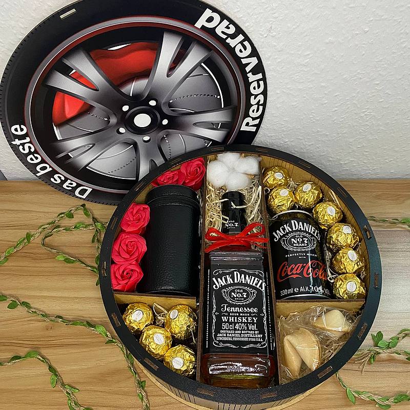 Die Kiste Das beste Reserverad №1 ist mit Geschenken gefüllt – Bild 2