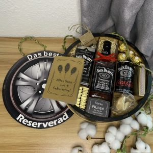 Die Kiste „Das beste Reserverad“ №4 ist mit Geschenken gefüllt