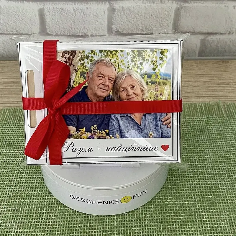 Ein personalisiertes Fotogeschenk mit Erinnerungsfoto und Schokolade