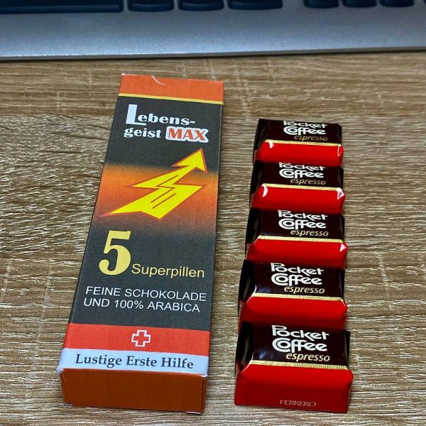 Humorvolle Geschenke. Süßigkeiten in Apothekenverpackung.