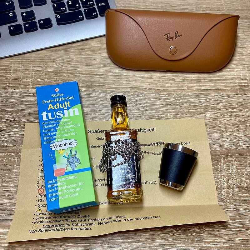 Der Schachtel Tusin mit Jack Daniel’s Miniature – Bild 2