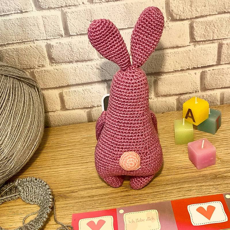 Amigurumi-Hase mit Herz
