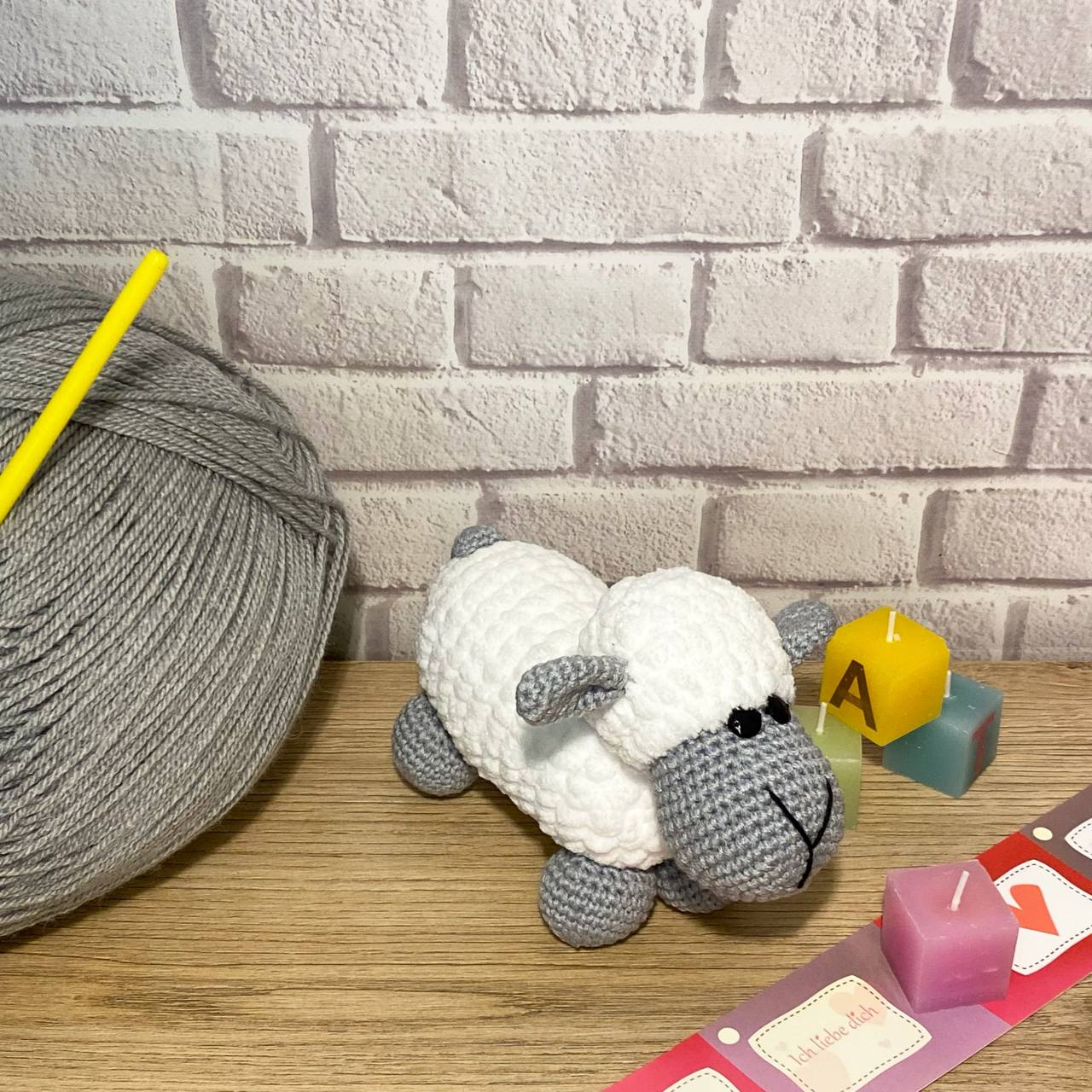 Amigurumi Schaf mit Schal (Handgemachte Geschenke)