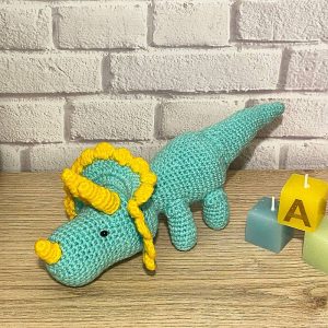 Amigurumi Triceratops handgemachtes Geschenk