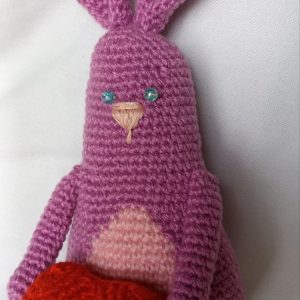 Amigurumi-Hase mit Herz