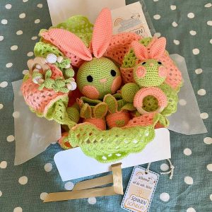 handgefertigte Geschenksets für Neugeborene. Amigurumi-Spielzeug.