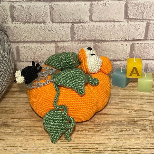 Amigurumi Kürbis. Halloween-Deko