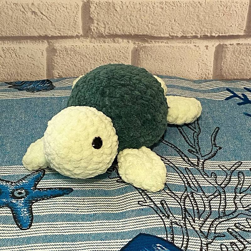 Weiße Amigurumi Schildkröte