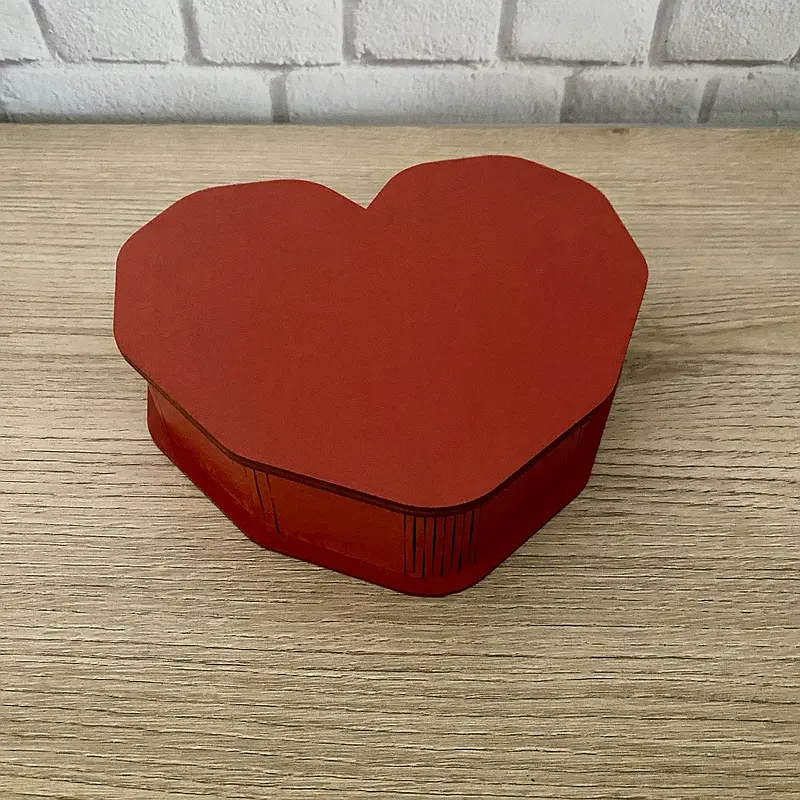 Rote Herzbox