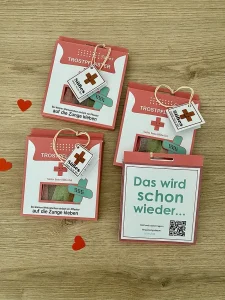 Trostpflaster Geschenkbox zum Selbstbefüllen. Schachteln im medizinischen Design zum Befüllen mit Süßigkeiten.