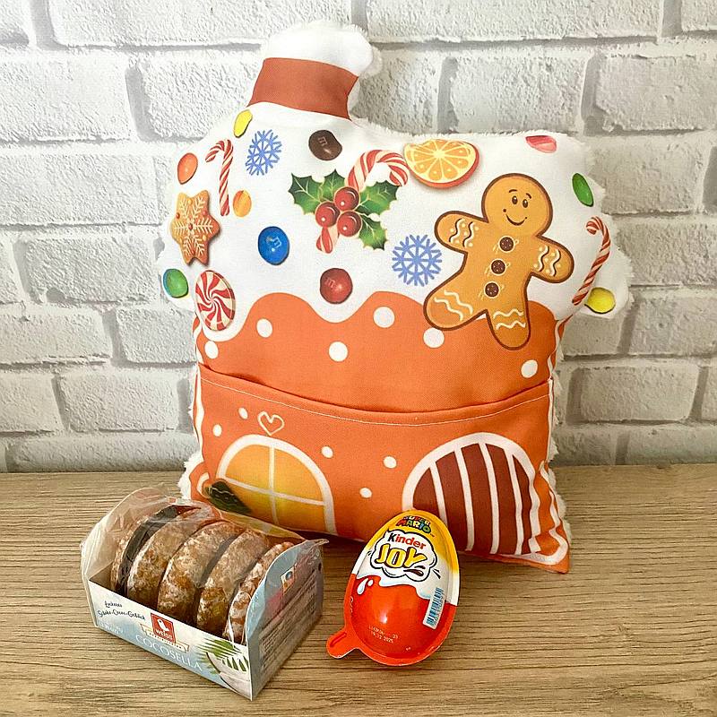 Ingwerlebkuchenhaus-Kissen mit einer Tasche für Süßigkeiten