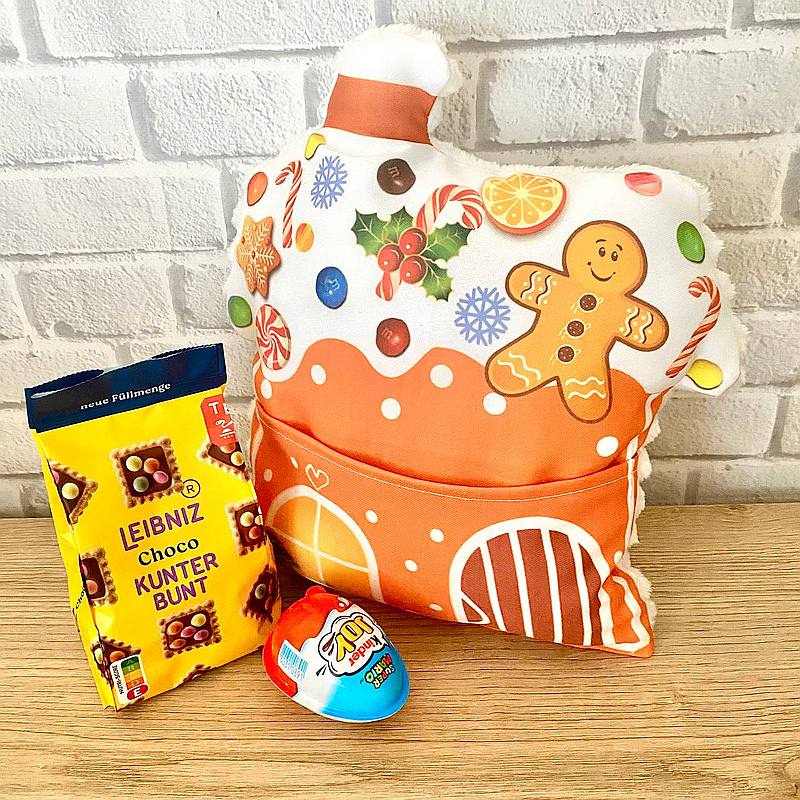 Ingwerlebkuchenhaus-Kissen mit einer Tasche für Süßigkeiten