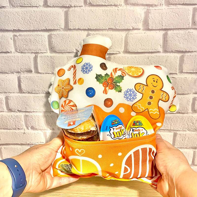 Ingwerlebkuchenhaus-Kissen mit einer Tasche fĂŒr SĂŒĂigkeiten