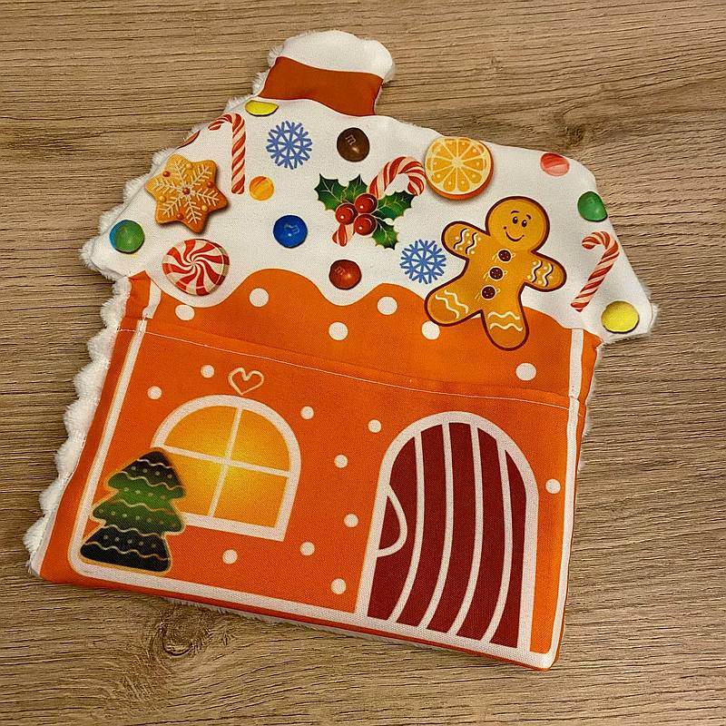 Lebkuchenhaus-Kissenbezug mit Taschen