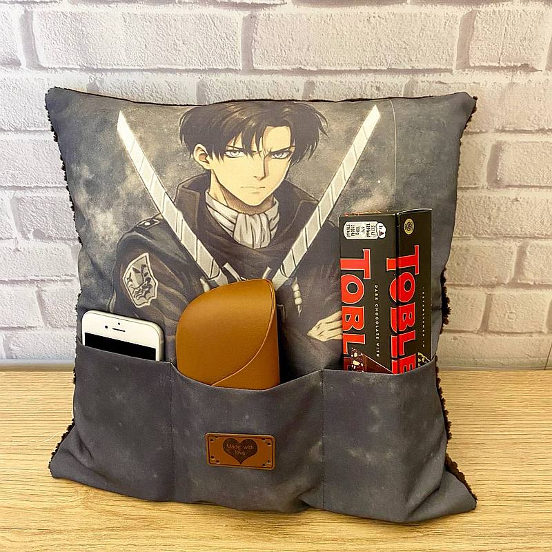 Dekokissen mit 3 Taschen – Levi Ackerman Design