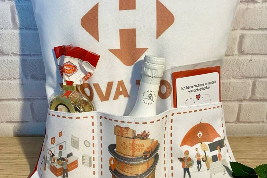 Kissen mit Taschen, mit Logo Nova Post gebrandet