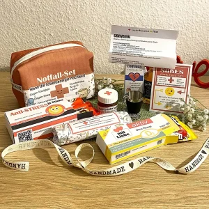 Handgefertigtes Accessoire: Kulturbeutel Notfall-Set Geschenk