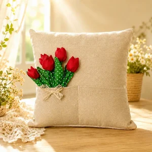Dekoriert mit Tulpen aus Stoff. Ein einzigartiges Designergeschenk