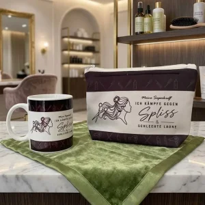 Sie können auch eine Tasse mit dem gleichen Print wie die Kosmetiktasche bestellen.