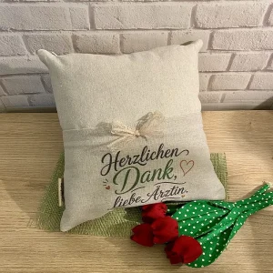 Kissen 30x30cm mit Taschen, dekoriert mit Tulpen aus Stoff