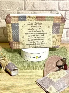 Handgemachte Kosmetiktasche aus Patchwork mit Spruch Geschenk für eine 55-jährige Frau