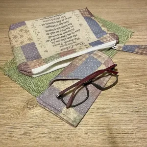 Handgemachte Kosmetiktasche aus Patchwork mit Spruch. Geschenk für eine 60-jährige Frau