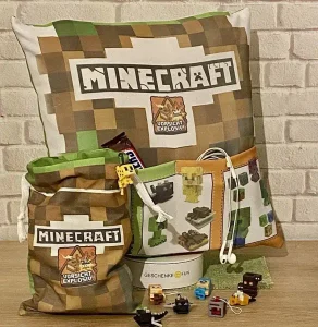 Kissen mit Taschen im Pixel-Spiel-Design